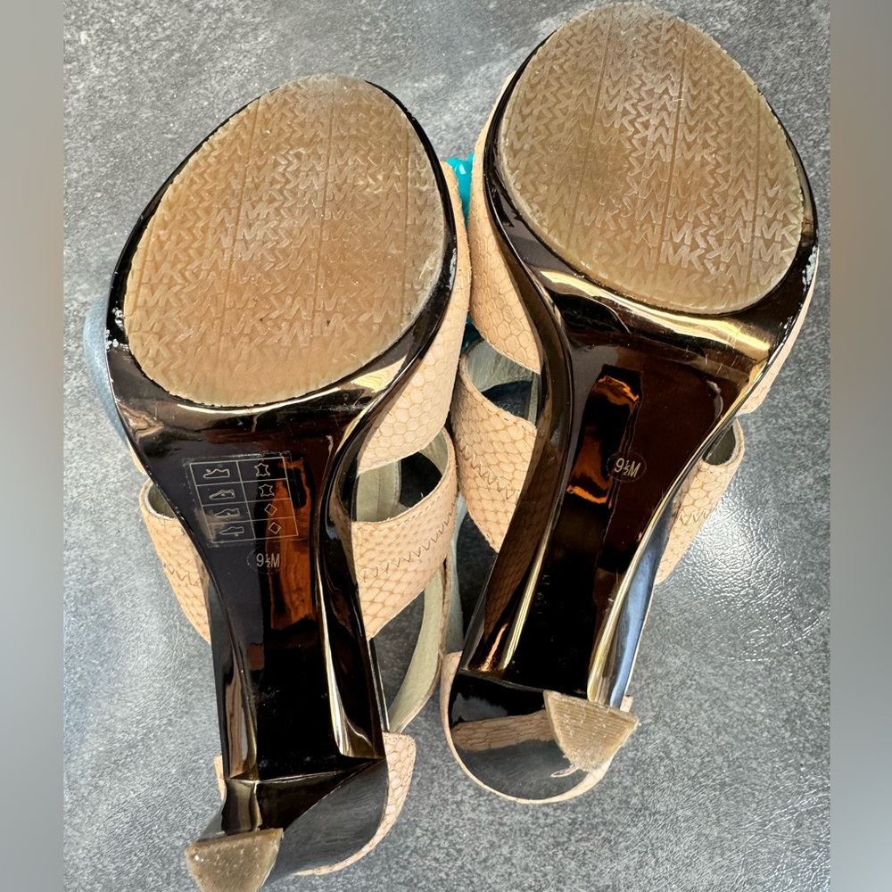 Michael Kors Textured Snake skin Faux Zipper Top Stiletto 4 inch Heels Size 9.5 - Picture 2 of 4